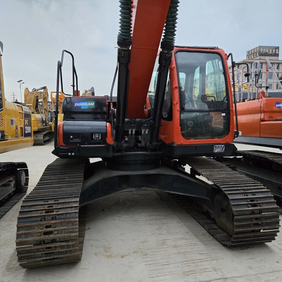 Doosan DX225LC - Máy xúc bánh xích: hình 1 Doosan DX225LC - Máy xúc bánh xích: hình 1