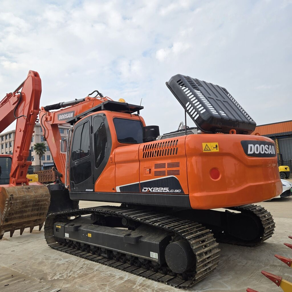 Doosan DX225LC - Máy xúc bánh xích: hình 1 Doosan DX225LC - Máy xúc bánh xích: hình 1