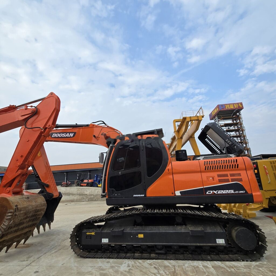 Doosan DX225LC - Máy xúc bánh xích: hình 4 Doosan DX225LC - Máy xúc bánh xích: hình 4
