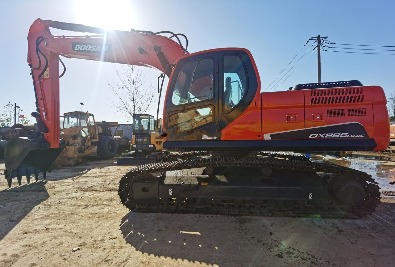 Doosan DX225LC - Máy xúc bánh xích: hình 4 Doosan DX225LC - Máy xúc bánh xích: hình 4