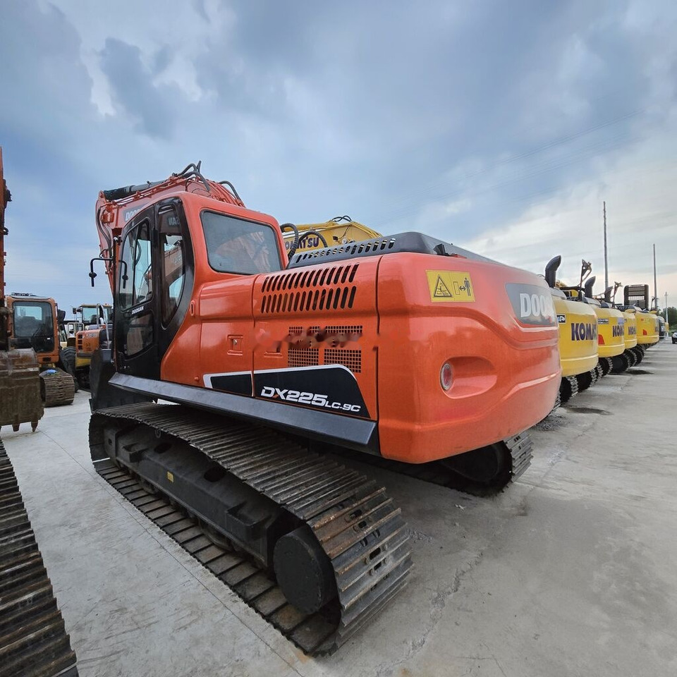 Doosan DX225LC - Máy xúc bánh xích: hình 3 Doosan DX225LC - Máy xúc bánh xích: hình 3