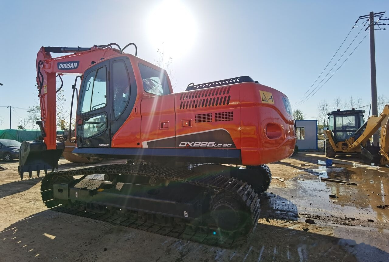 Doosan DX225LC - Máy xúc bánh xích: hình 3 Doosan DX225LC - Máy xúc bánh xích: hình 3