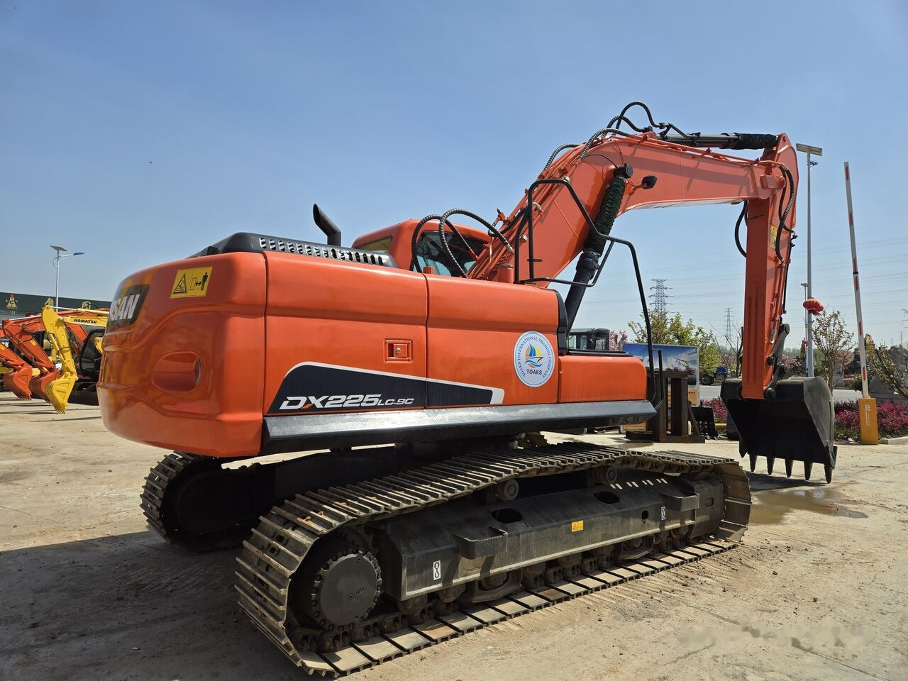 Doosan DX300 - Máy xúc bánh xích: hình 2 Doosan DX300 - Máy xúc bánh xích: hình 2