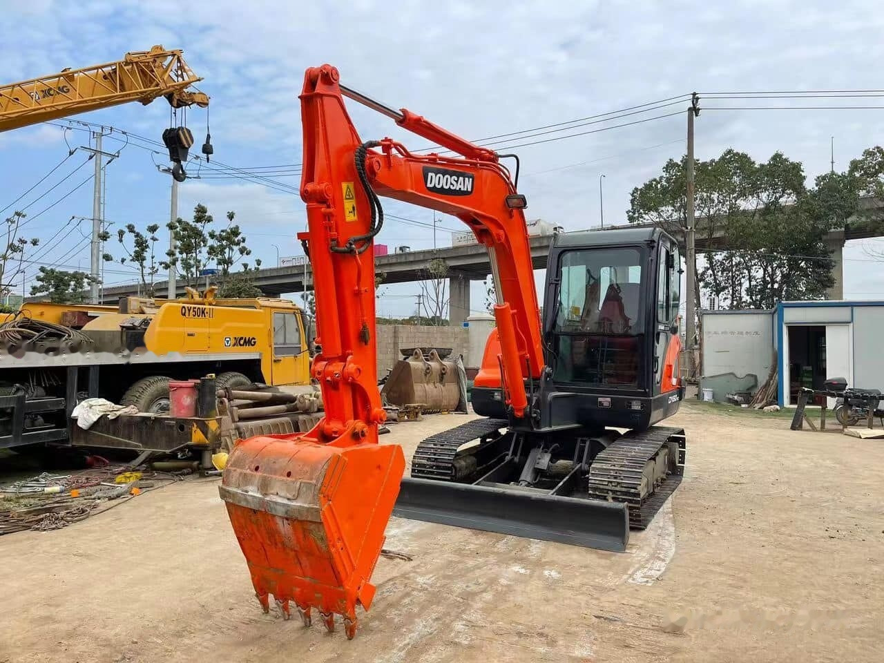 Doosan DX60 - Máy xúc mini: hình 3 Doosan DX60 - Máy xúc mini: hình 3