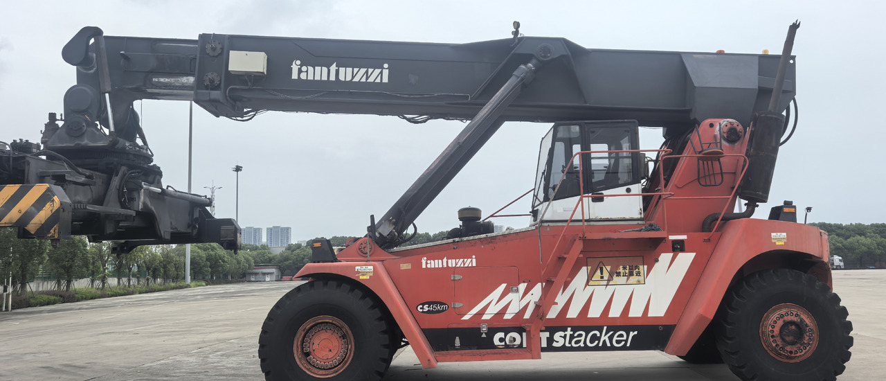 FANTUZZI CS45KM reach stacker - Xe tiếp cận xếp chồng: hình 1 FANTUZZI CS45KM reach stacker - Xe tiếp cận xếp chồng: hình 1