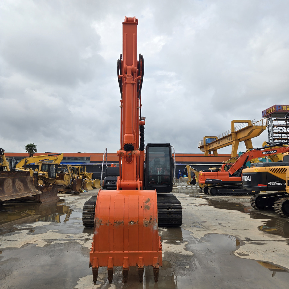 HITACHI ZX210 - Máy xúc bánh xích: hình 3 HITACHI ZX210 - Máy xúc bánh xích: hình 3