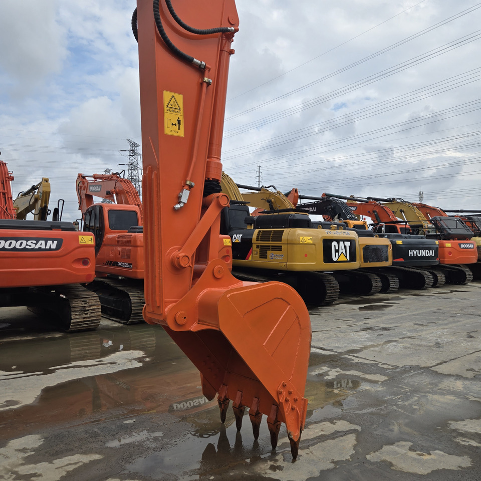 HITACHI ZX210 - Máy xúc bánh xích: hình 2 HITACHI ZX210 - Máy xúc bánh xích: hình 2