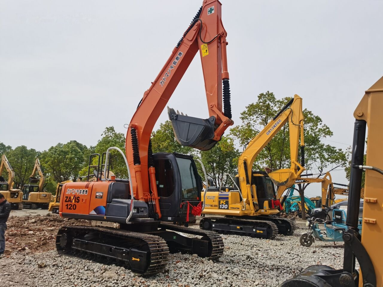 Hitachi ZX120 - Máy xúc bánh xích: hình 3 Hitachi ZX120 - Máy xúc bánh xích: hình 3