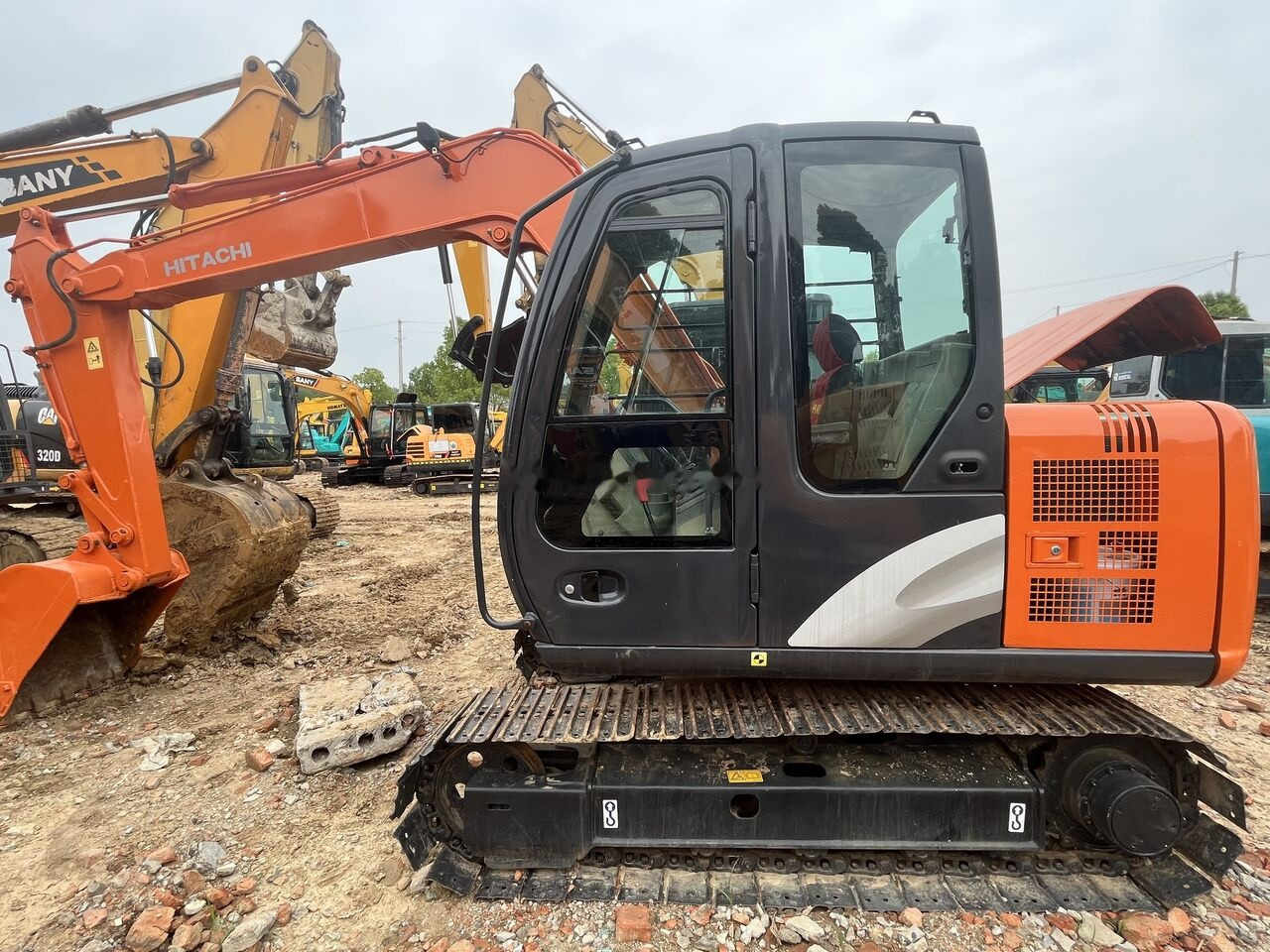 Hitachi ZX70 - Máy xúc mini: hình 5 Hitachi ZX70 - Máy xúc mini: hình 5