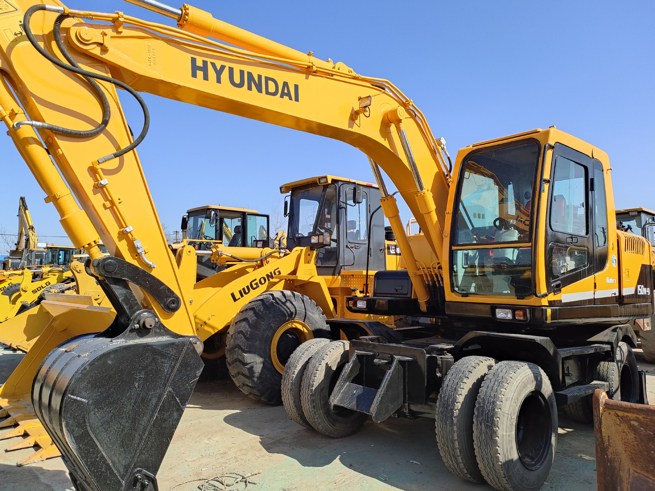 Hyundai R150W-9 - Máy xúc bánh lốp: hình 1 Hyundai R150W-9 - Máy xúc bánh lốp: hình 1