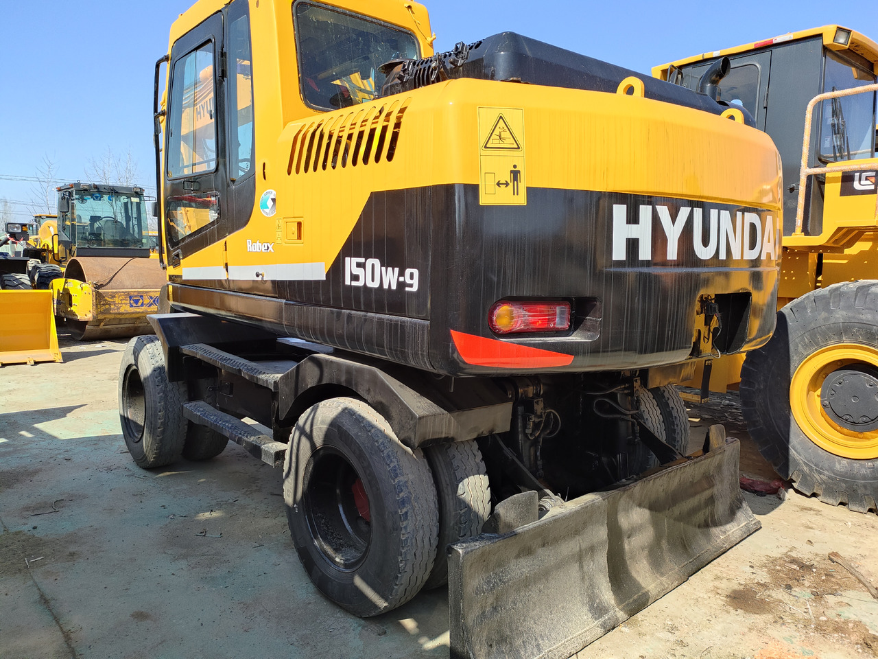 Hyundai R150W-9 - Máy xúc bánh lốp: hình 2 Hyundai R150W-9 - Máy xúc bánh lốp: hình 2