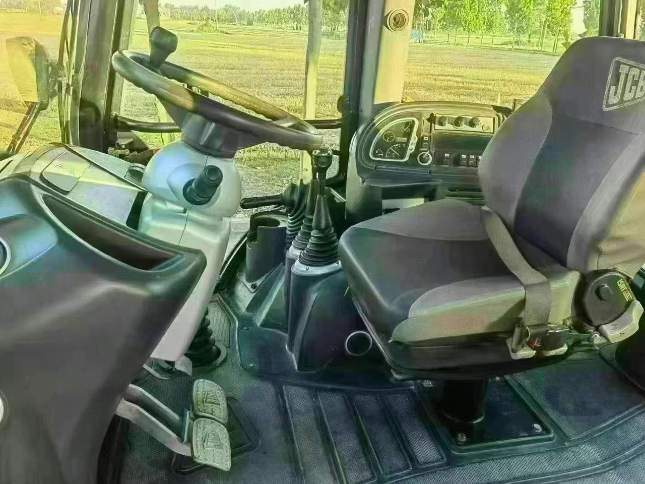 JCB 3CX - Máy xúc trước múc sau: hình 5 JCB 3CX - Máy xúc trước múc sau: hình 5