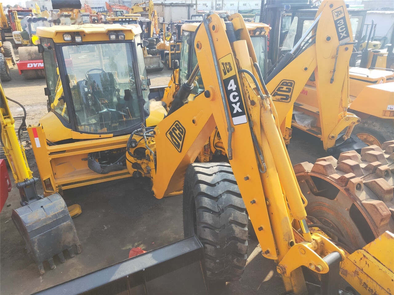 JCB 4CX - Máy xúc trước múc sau: hình 3 JCB 4CX - Máy xúc trước múc sau: hình 3
