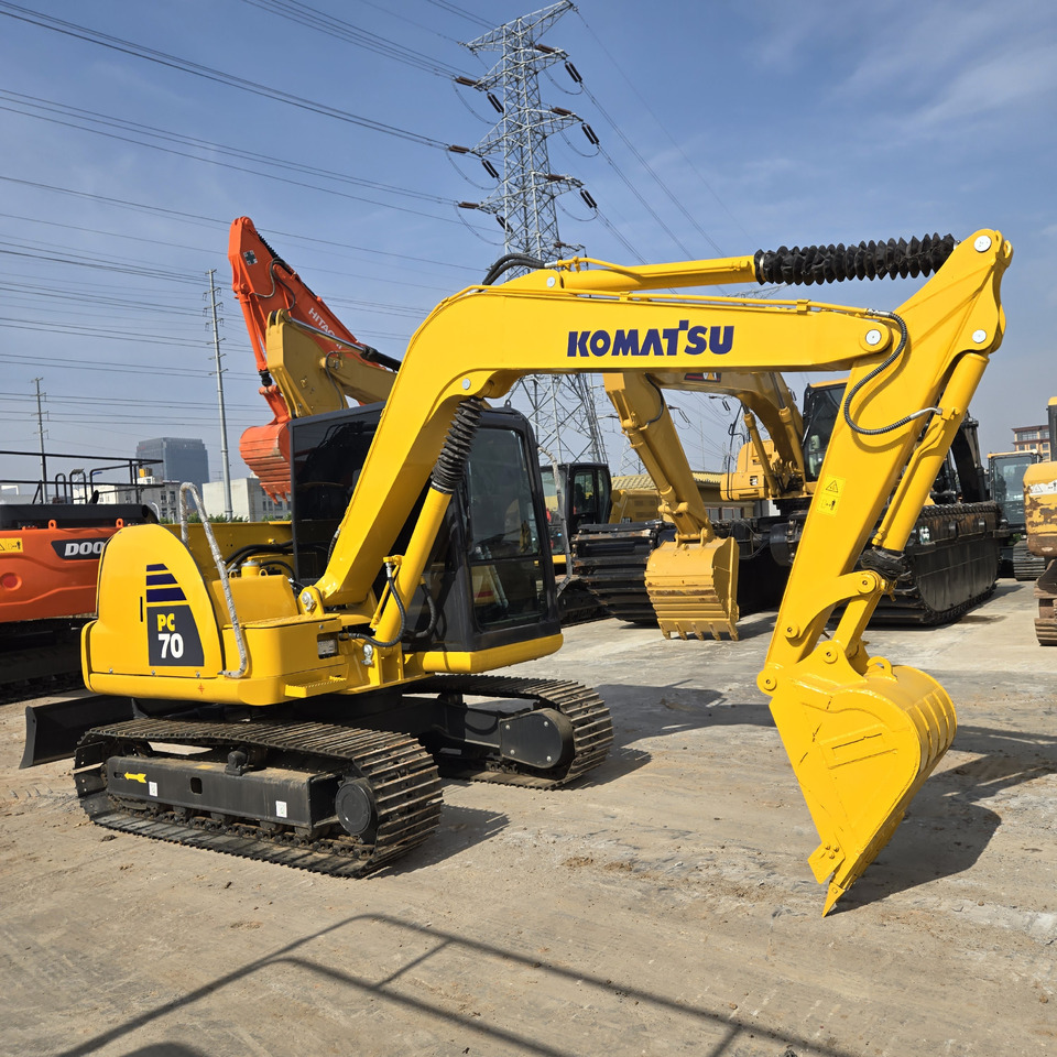 KOMATSU PC70-8 - Máy xúc mini: hình 1 KOMATSU PC70-8 - Máy xúc mini: hình 1