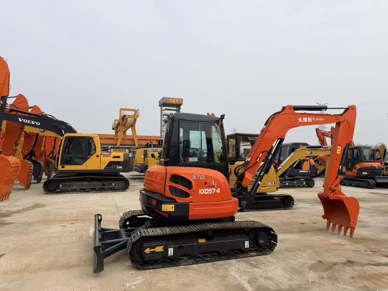 KUBOTA KX057-4 - Máy xúc: hình 1 KUBOTA KX057-4 - Máy xúc: hình 1