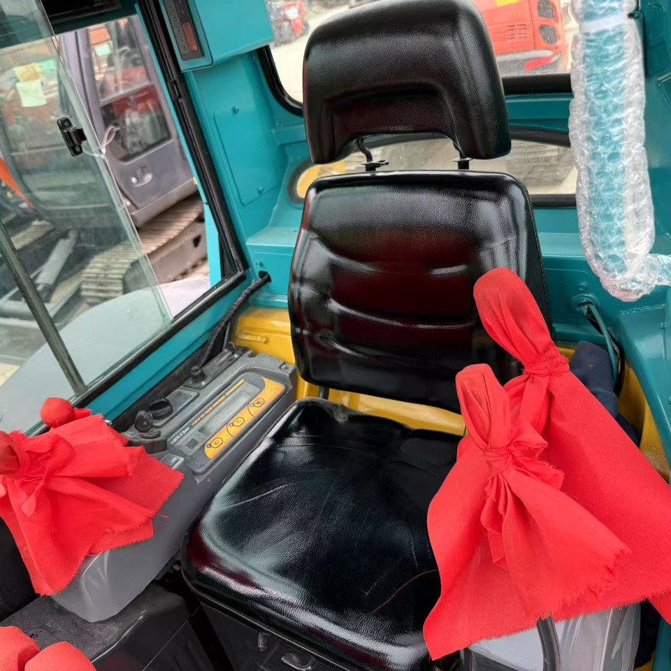 KUBOTA U35 - Máy xúc mini: hình 4 KUBOTA U35 - Máy xúc mini: hình 4