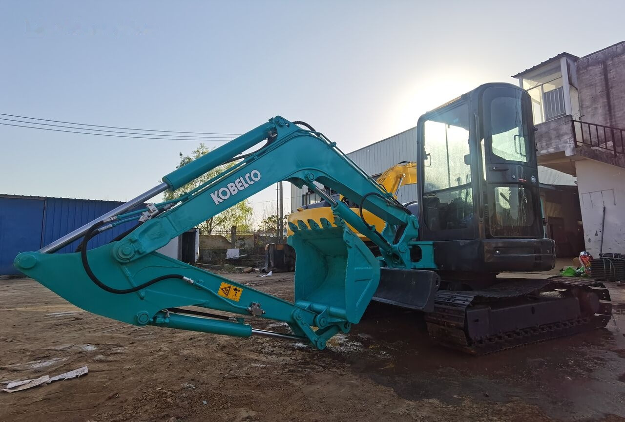 Kobelco SK55 - Máy xúc mini: hình 3 Kobelco SK55 - Máy xúc mini: hình 3