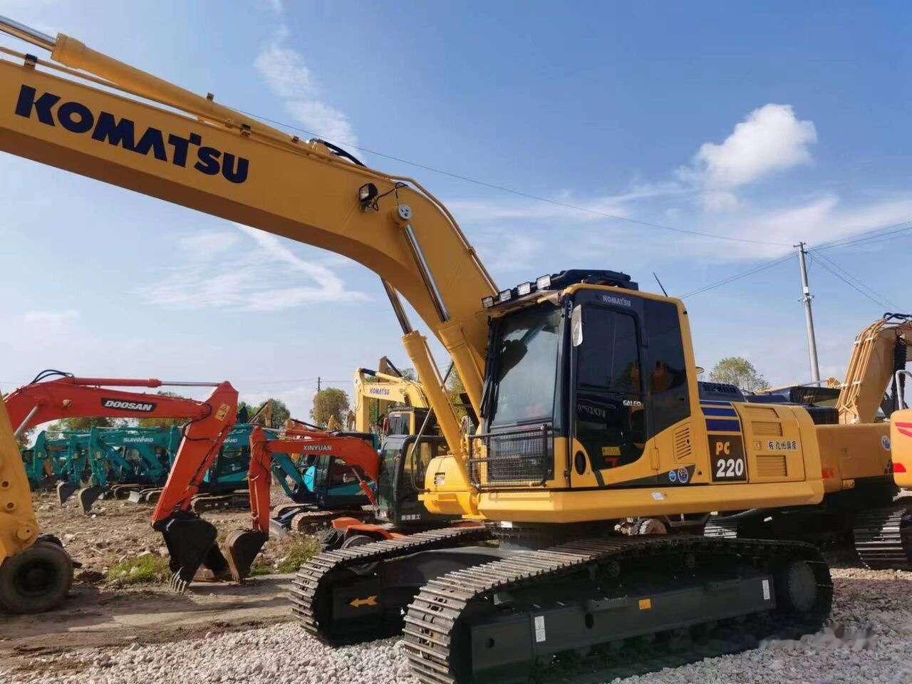 Komatsu PC220-8 MO - Máy xúc bánh xích: hình 5 Komatsu PC220-8 MO - Máy xúc bánh xích: hình 5