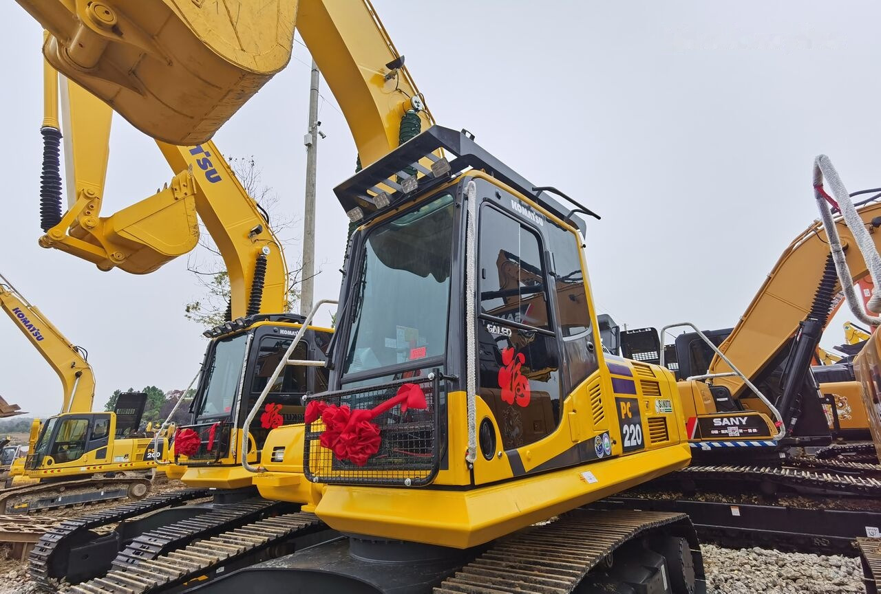 Komatsu PC220-8 - Máy xúc bánh xích: hình 3 Komatsu PC220-8 - Máy xúc bánh xích: hình 3