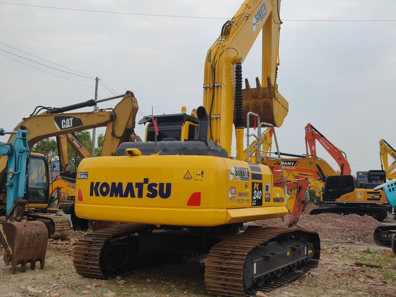 Komatsu PC240LC - Máy xúc bánh xích: hình 5 Komatsu PC240LC - Máy xúc bánh xích: hình 5
