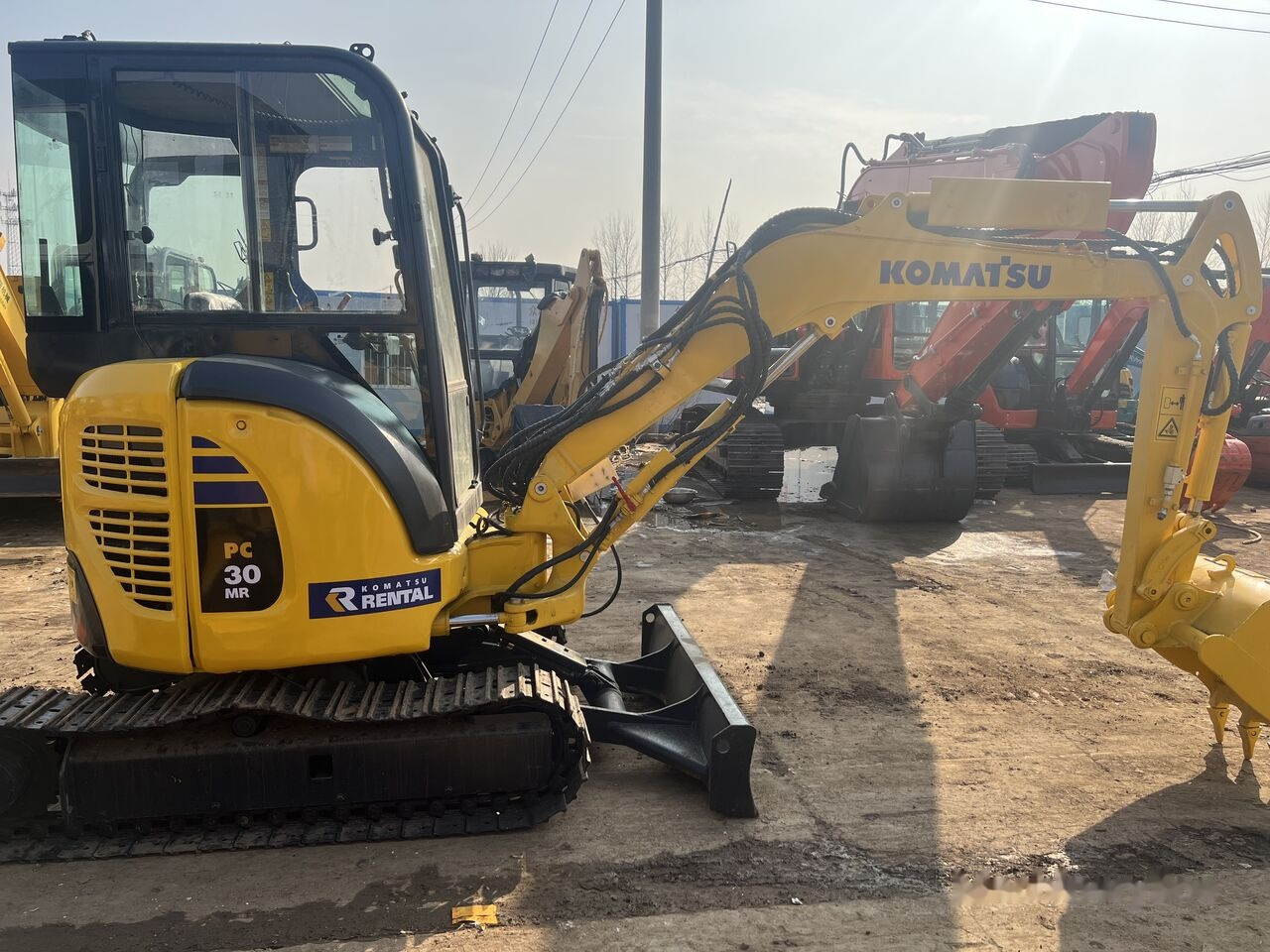 Komatsu PC30MR - Máy xúc mini: hình 1 Komatsu PC30MR - Máy xúc mini: hình 1