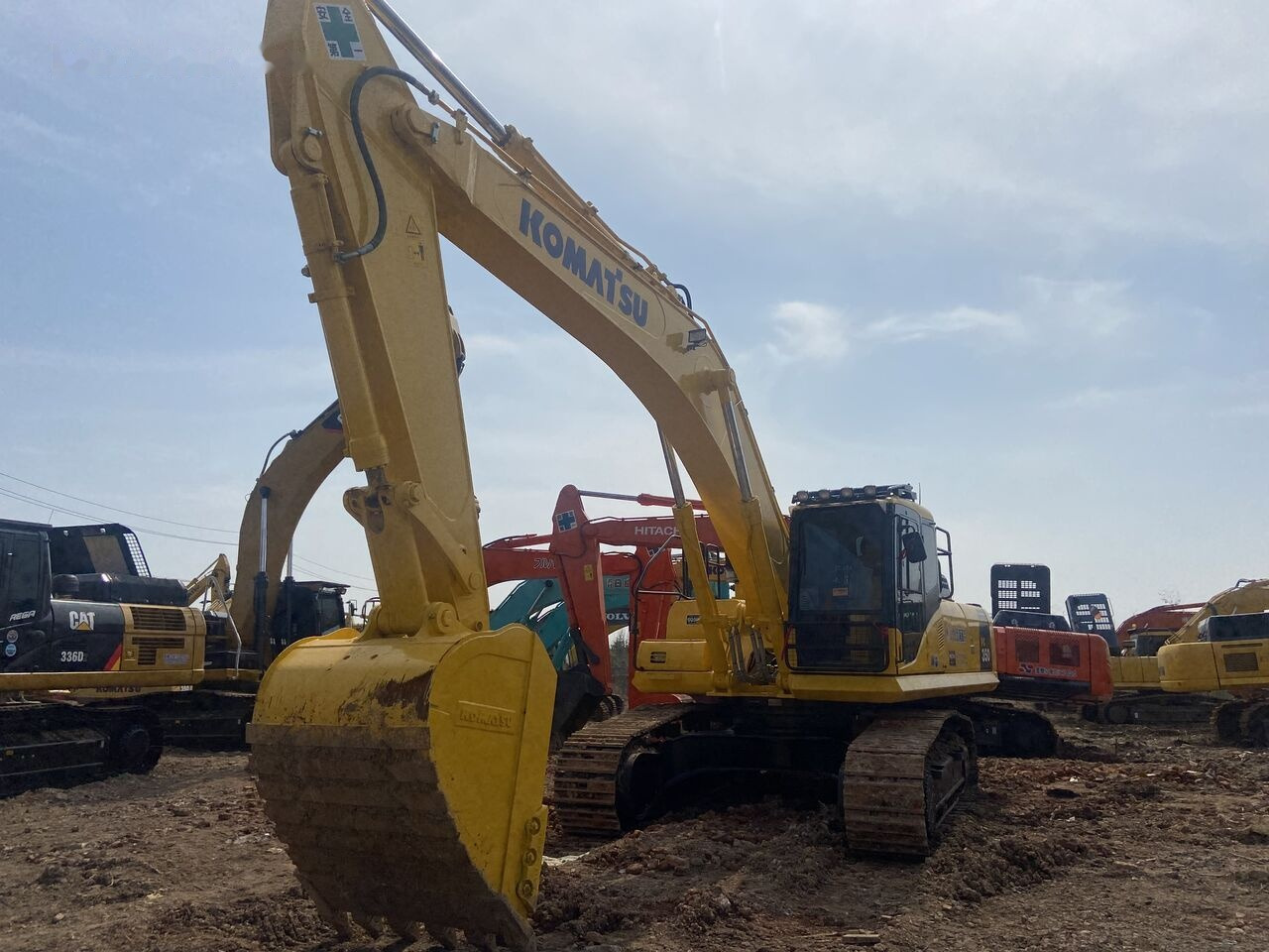 Komatsu PC350 - Máy xúc bánh xích: hình 1 Komatsu PC350 - Máy xúc bánh xích: hình 1