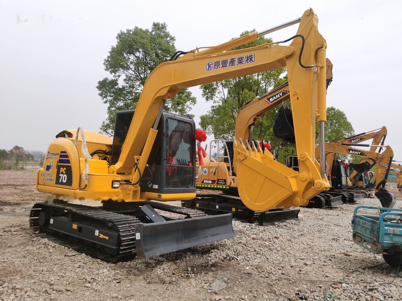 Komatsu PC70-8 - Máy xúc bánh xích: hình 5 Komatsu PC70-8 - Máy xúc bánh xích: hình 5