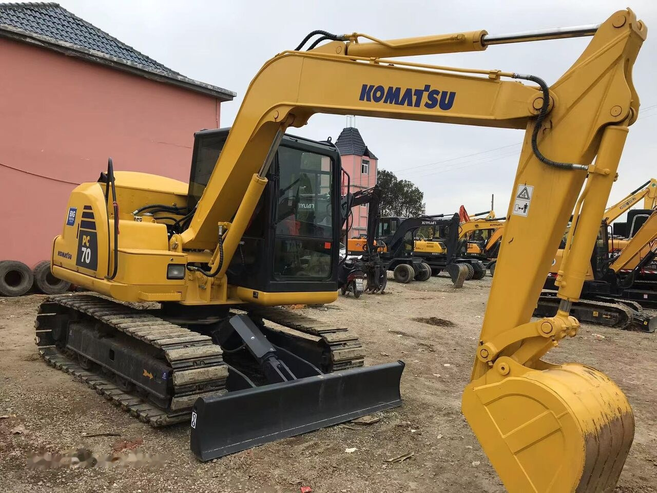 Komatsu PC70-8 - Máy xúc bánh xích: hình 2 Komatsu PC70-8 - Máy xúc bánh xích: hình 2