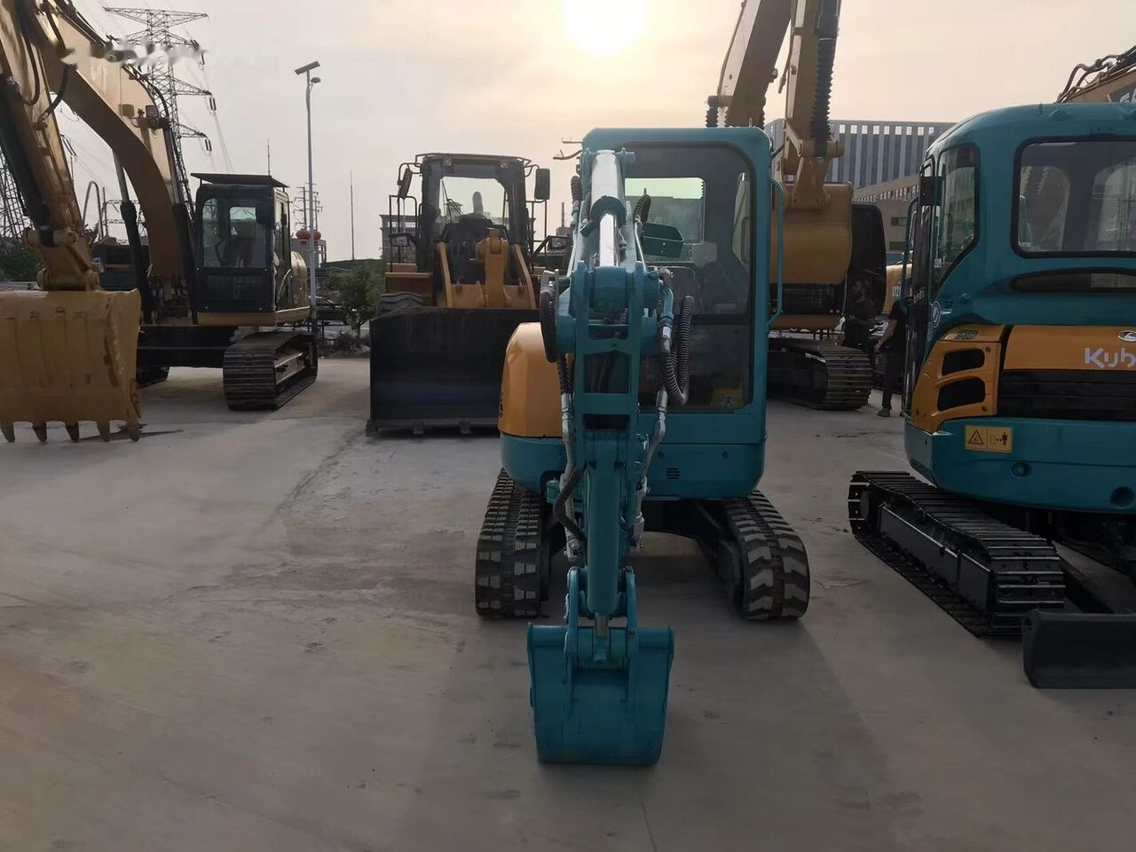 Kubota U25 - Máy xúc mini: hình 3 Kubota U25 - Máy xúc mini: hình 3