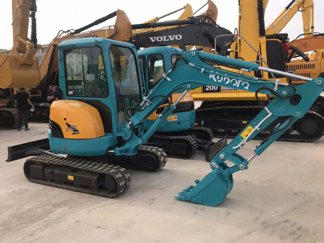 Kubota U25 - Máy xúc mini: hình 2 Kubota U25 - Máy xúc mini: hình 2