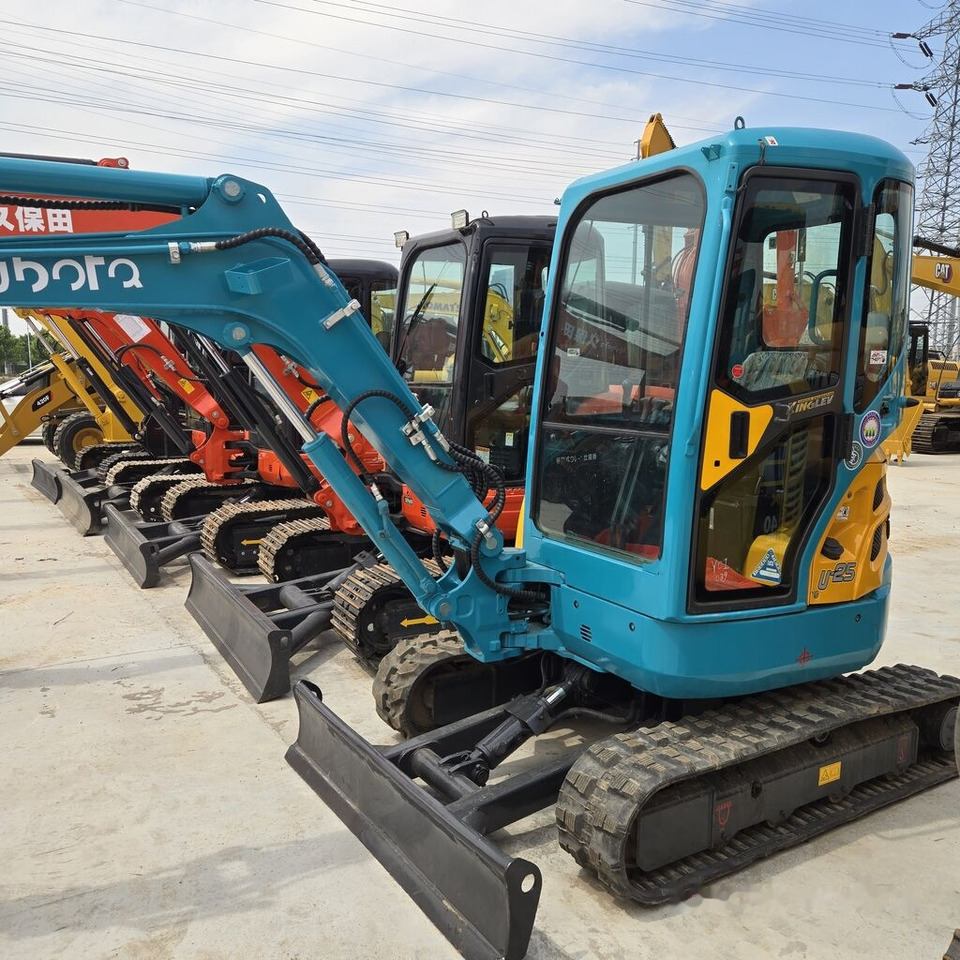 Kubota U25 - Máy xúc mini: hình 1 Kubota U25 - Máy xúc mini: hình 1