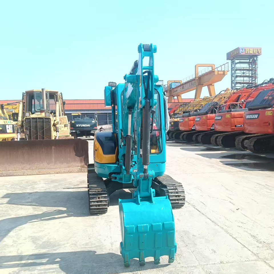 Kubota U35 - Máy xúc mini: hình 4 Kubota U35 - Máy xúc mini: hình 4