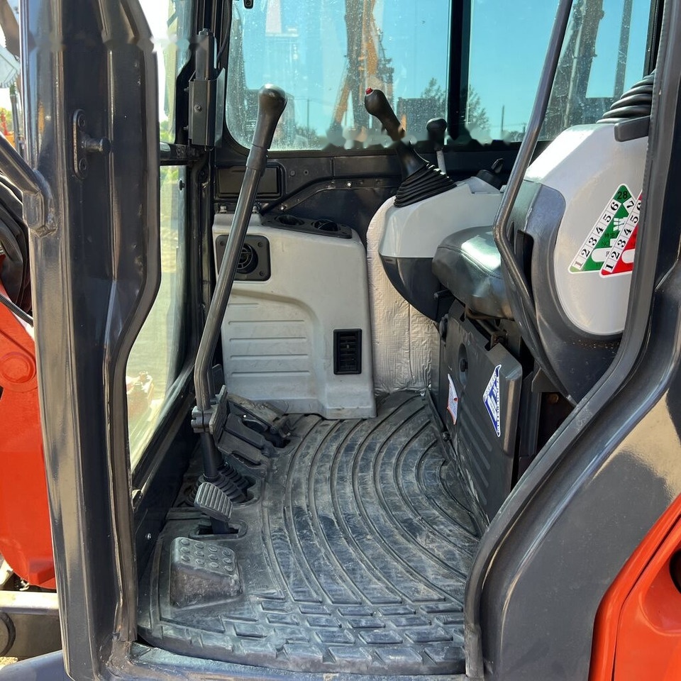 Kubota U50 - Máy xúc mini: hình 3 Kubota U50 - Máy xúc mini: hình 3