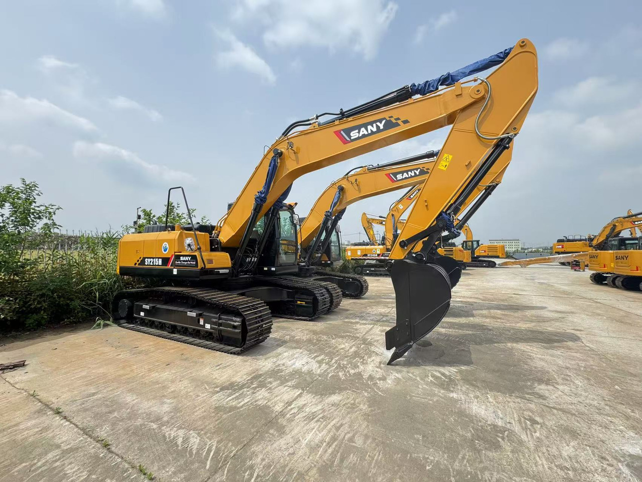 SANY SY215 - Máy xúc bánh xích: hình 3 SANY SY215 - Máy xúc bánh xích: hình 3