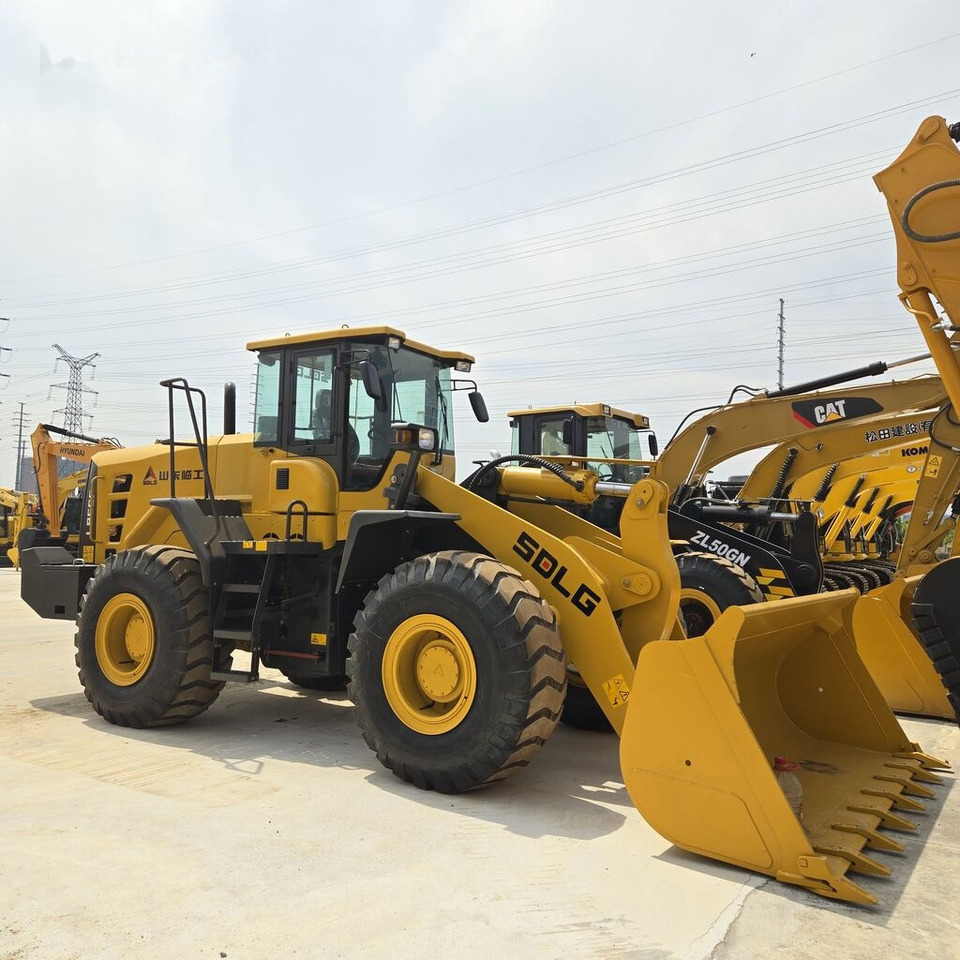 SDLG L956F - Máy xúc lật bánh lốp: hình 1 SDLG L956F - Máy xúc lật bánh lốp: hình 1