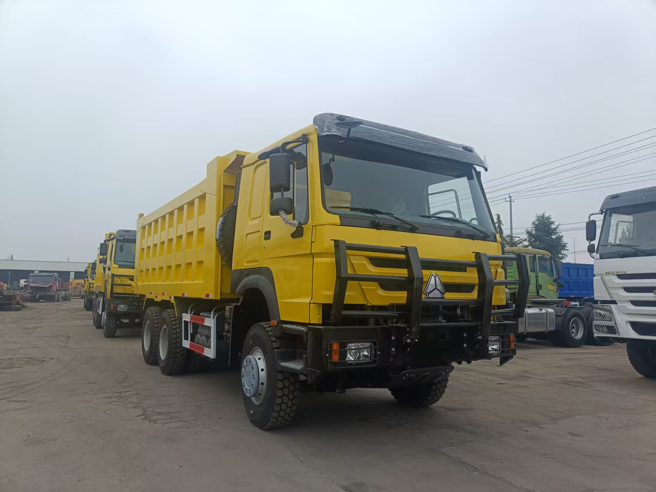 SINOTRUK HOWO 6x4 - Xe ben: hình 1 SINOTRUK HOWO 6x4 - Xe ben: hình 1
