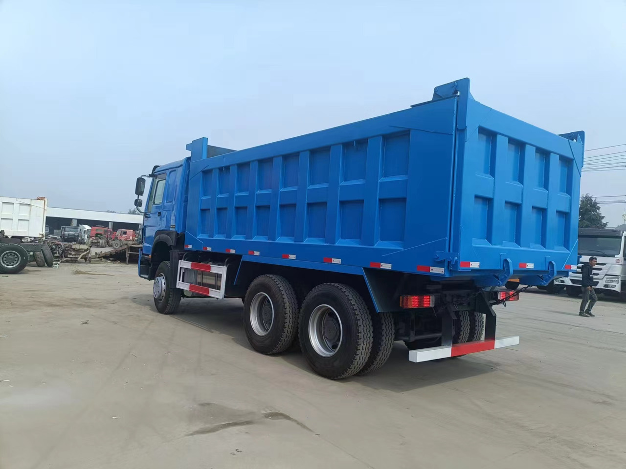 SINOTRUK HOWO 6x4 - Xe ben: hình 5 SINOTRUK HOWO 6x4 - Xe ben: hình 5