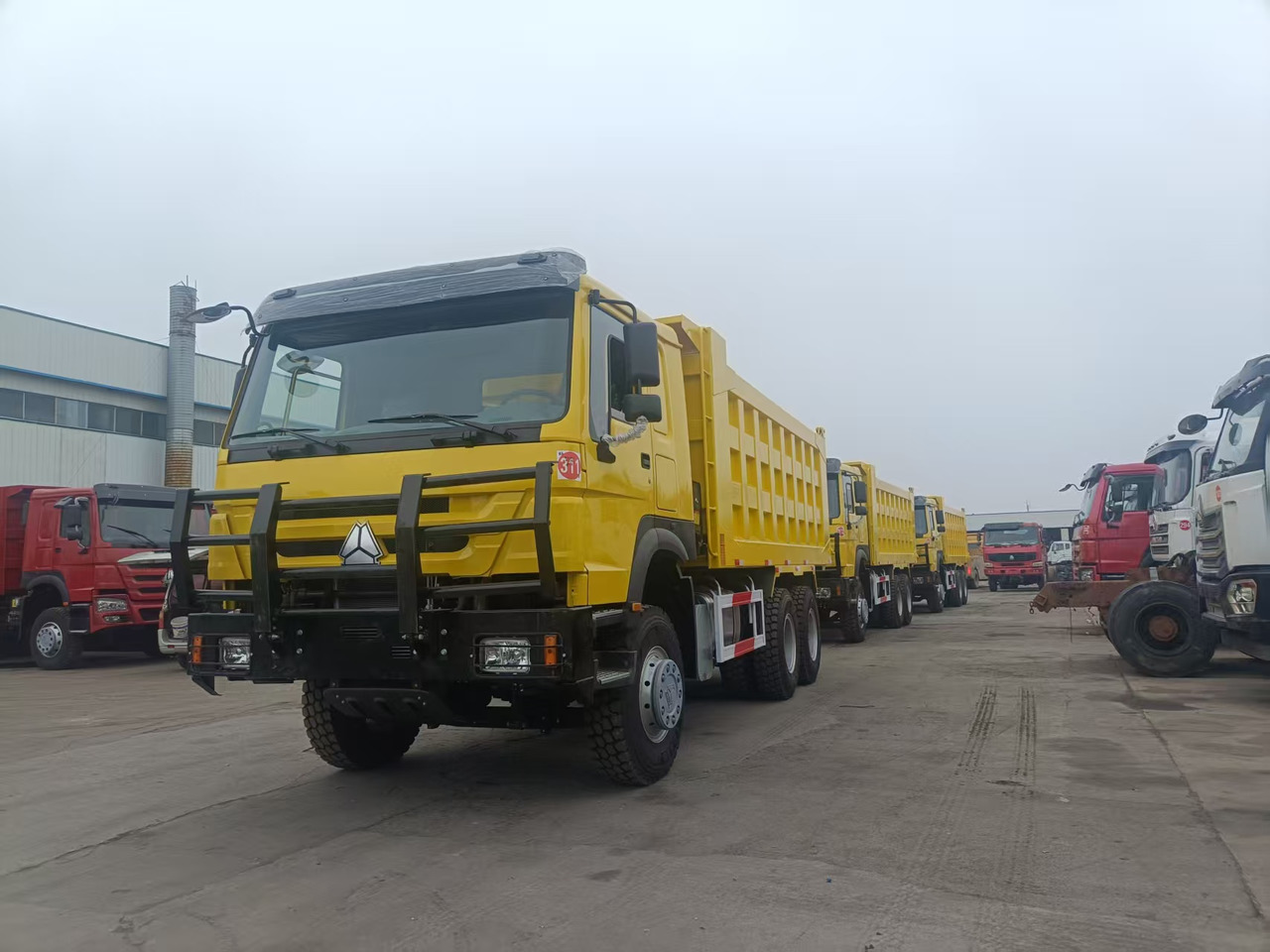 SINOTRUK HOWO 6x4 - Xe ben: hình 4 SINOTRUK HOWO 6x4 - Xe ben: hình 4