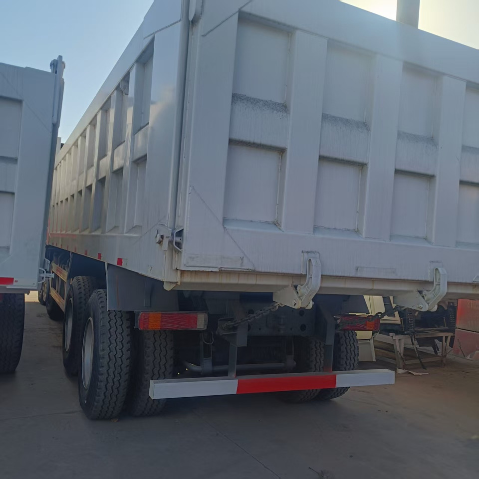 SINOTRUK HOWO 8x4 - Xe ben: hình 5 SINOTRUK HOWO 8x4 - Xe ben: hình 5