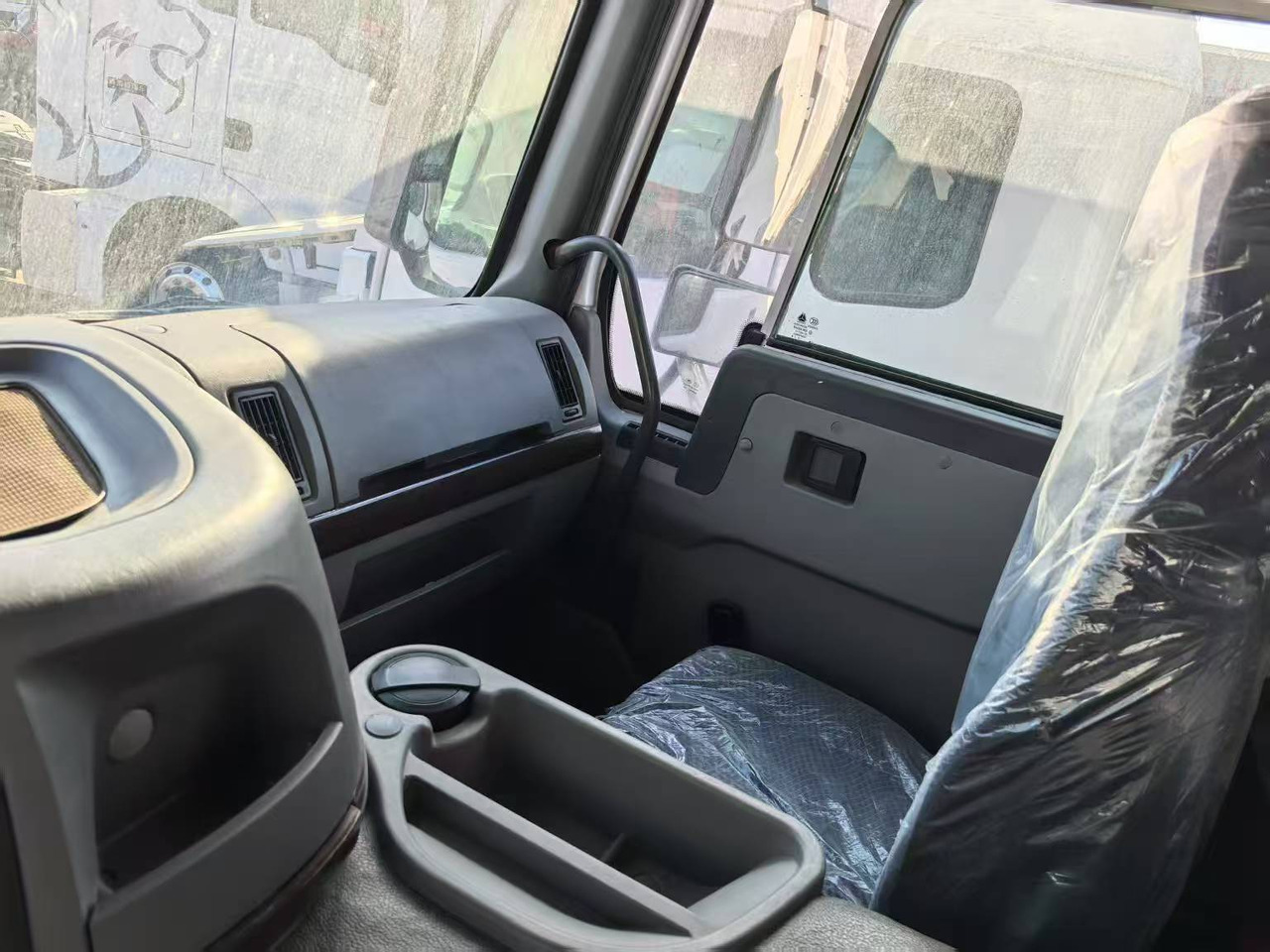 SINOTRUK HOWO 8x4 - Xe ben: hình 5 SINOTRUK HOWO 8x4 - Xe ben: hình 5