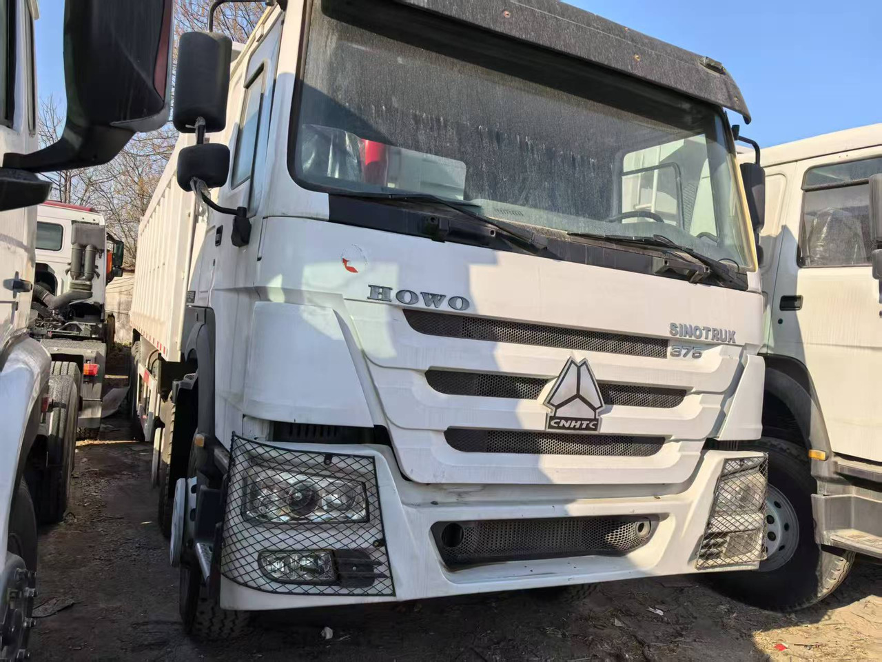 SINOTRUK HOWO 8x4 - Xe ben: hình 1 SINOTRUK HOWO 8x4 - Xe ben: hình 1