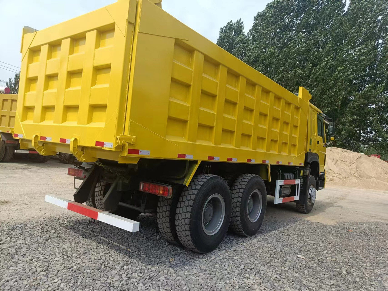 SINOTRUK HOWO - Xe ben: hình 2 SINOTRUK HOWO - Xe ben: hình 2