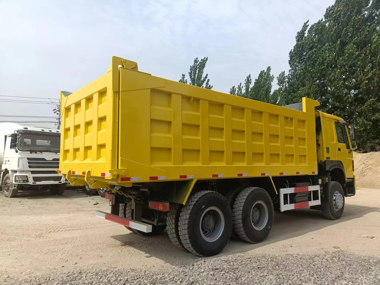 SINOTRUK HOWO - Xe ben: hình 2 SINOTRUK HOWO - Xe ben: hình 2