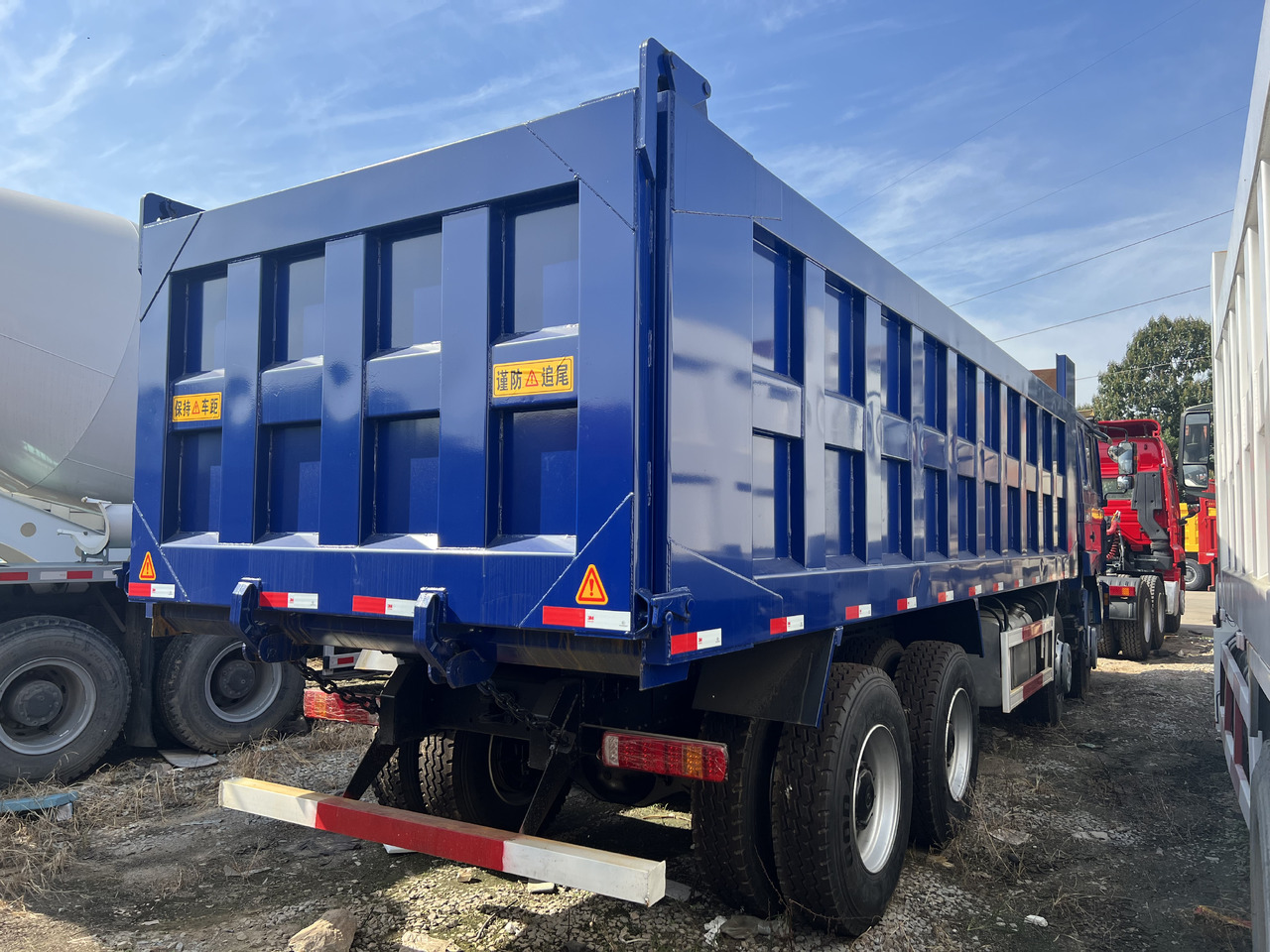 Shacman F3000 8x4 - Xe ben: hình 5 Shacman F3000 8x4 - Xe ben: hình 5