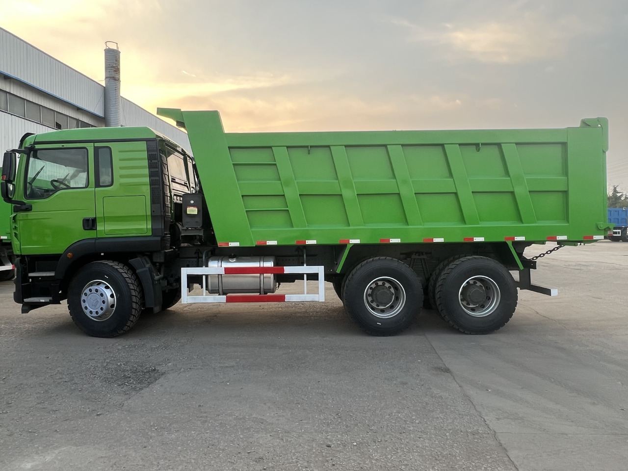 Sinotruk HOWO - Xe ben: hình 2 Sinotruk HOWO - Xe ben: hình 2