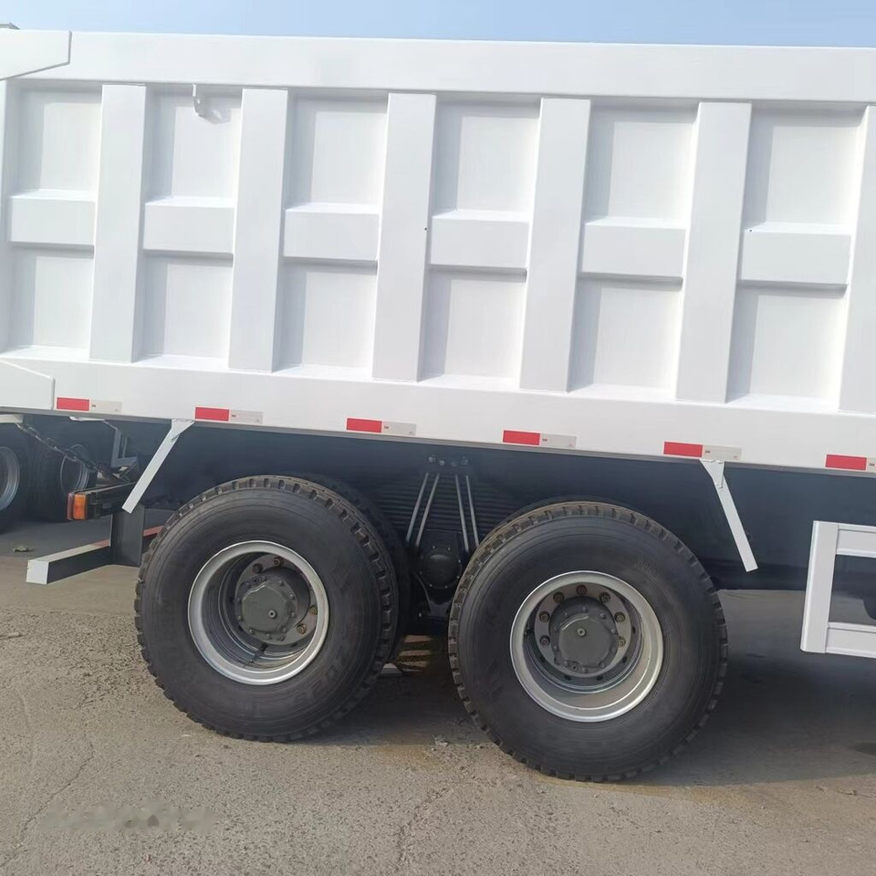 Sinotruk Howo 6*4 - Xe ben: hình 2 Sinotruk Howo 6*4 - Xe ben: hình 2
