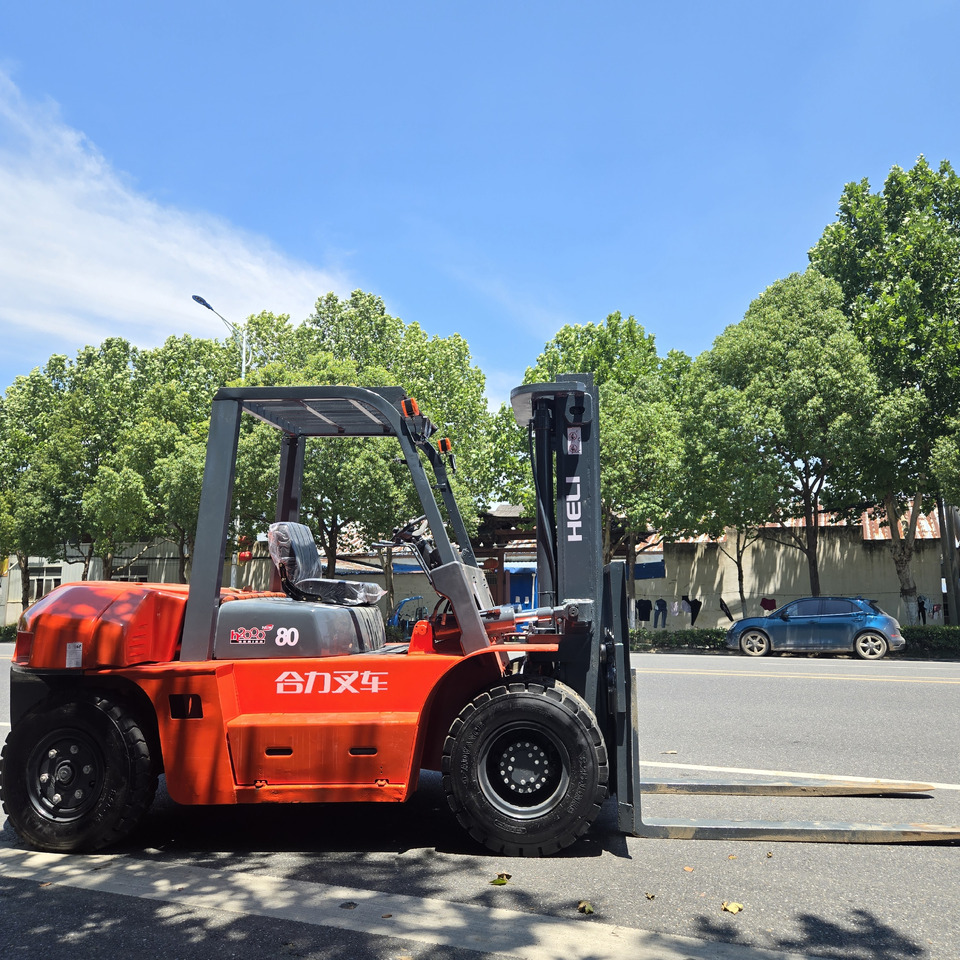 Toyota FD35 - Xe nâng diesel: hình 4 Toyota FD35 - Xe nâng diesel: hình 4