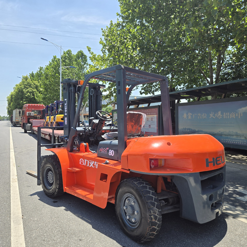 Toyota FD35 - Xe nâng diesel: hình 2 Toyota FD35 - Xe nâng diesel: hình 2