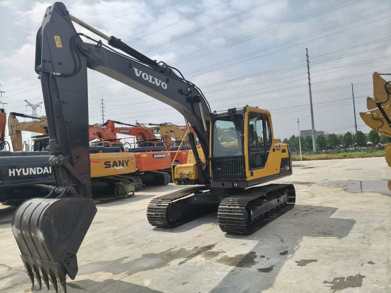 Volvo EC140DL - Máy xúc bánh xích: hình 1 Volvo EC140DL - Máy xúc bánh xích: hình 1