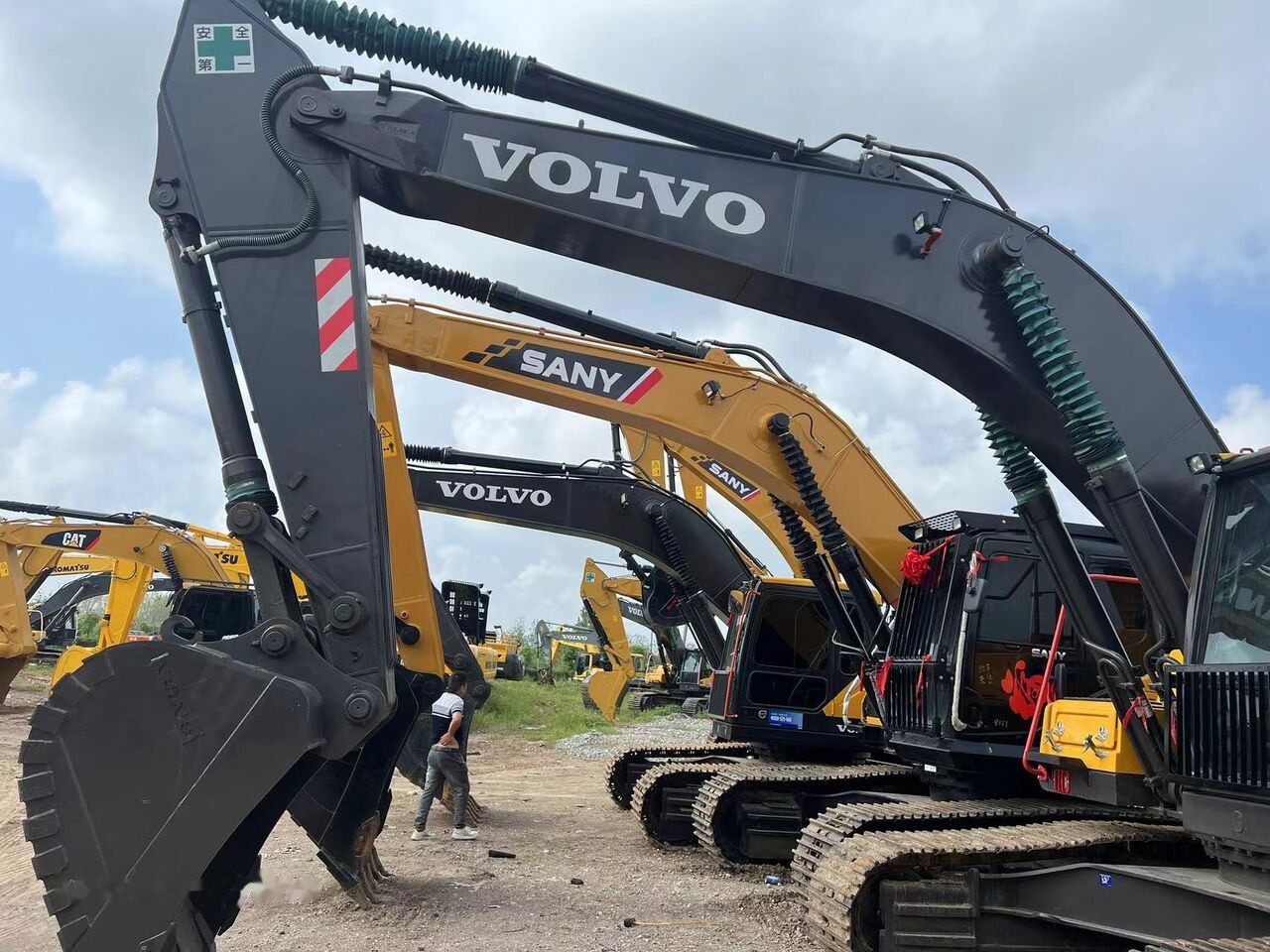 Máy xúc bánh xích Volvo EC300D: hình 8 Máy xúc bánh xích Volvo EC300D: hình 8